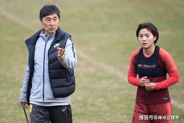 德米凯利斯的从球员到教练之路